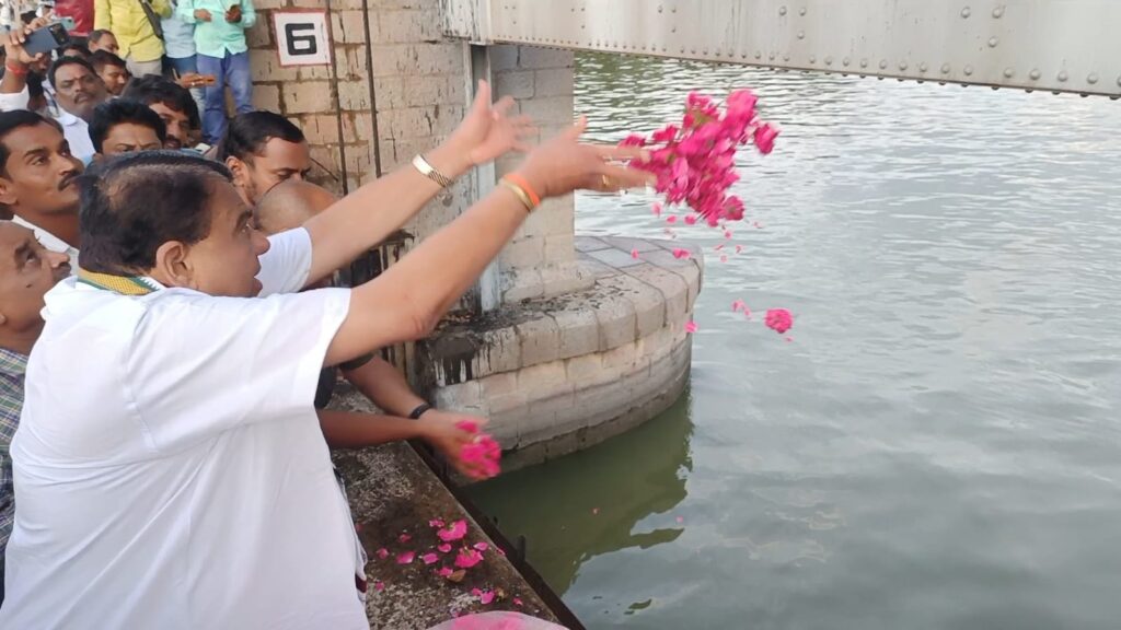 Pocharam Srinivas Reddy lifted the flood gates of Nizamsagar